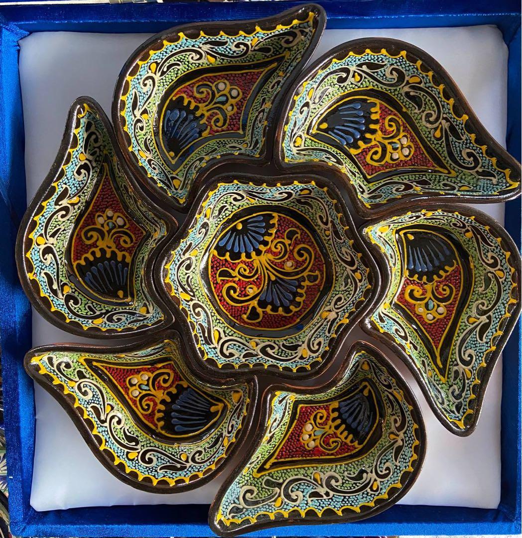 装飾的な花びら型陶器皿セット　　花びら型 陶器皿 6枚セット おしゃれ 食器 花型3種皿（2柄）［伝平窯］薬味入れにもおすすめの遊び心ある器【和