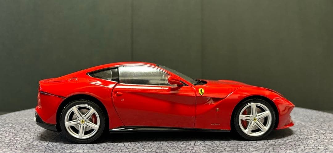 素人製作 】フジミ フェラーリF12 ベルリネッタ 1/24プラモデル完成品