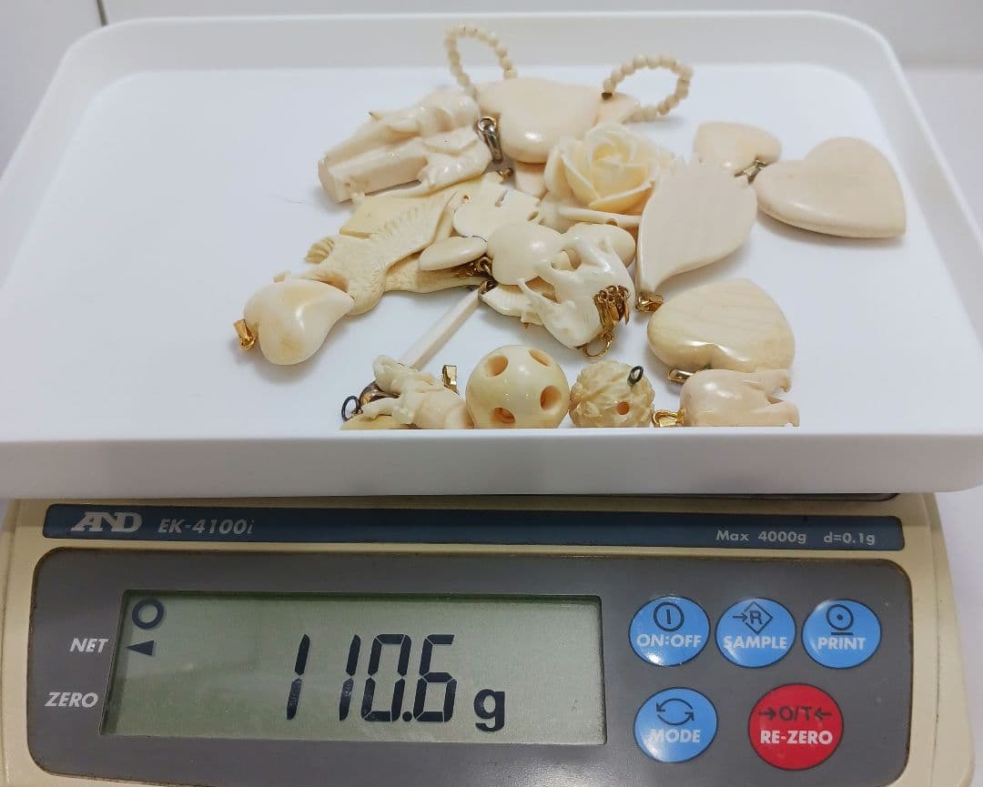 Y2892-5 高級彫刻 ペンダントトップ 24点セット 110.6g