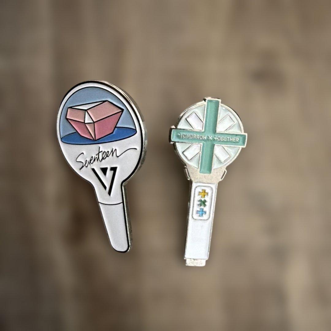 非公式 ピンバッジ seventeen TXT 2個セット hybe - メルカリ