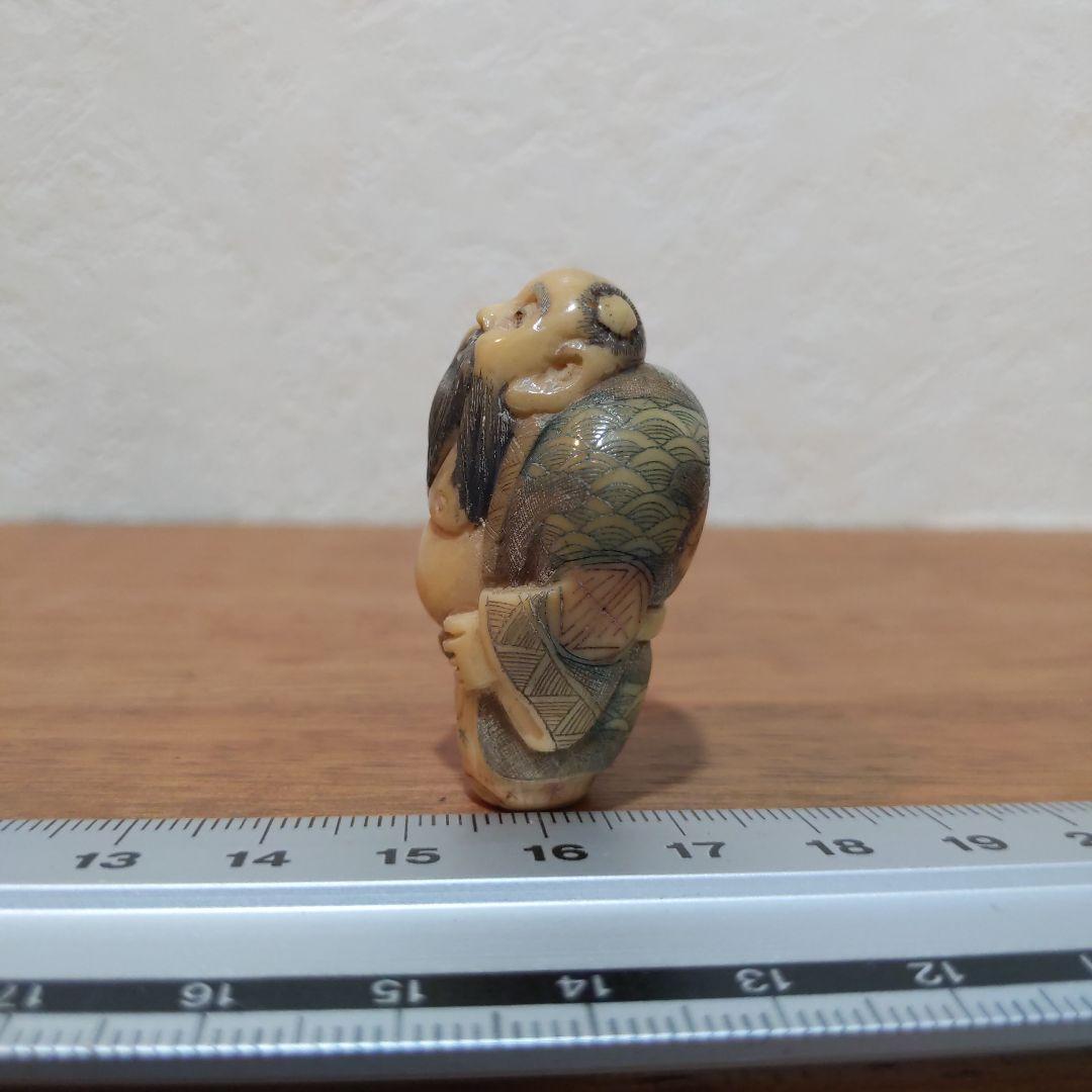 時代提物 縁起物彩色根付 天然素材 在銘【唐仙人】高さ約4.1cm 重さ約