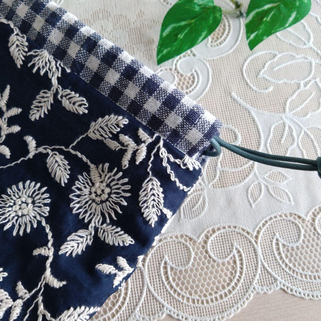 グーグー猫様専用。マチ付巾着袋（お花刺繍＊ネイビー）