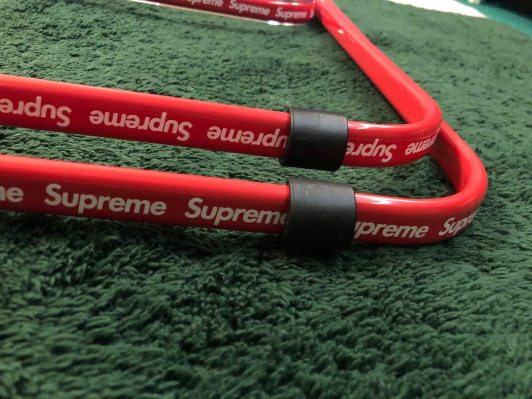 正規品 Supreme®シュプリーム プリアチェア レッドPlia Chair - メルカリ