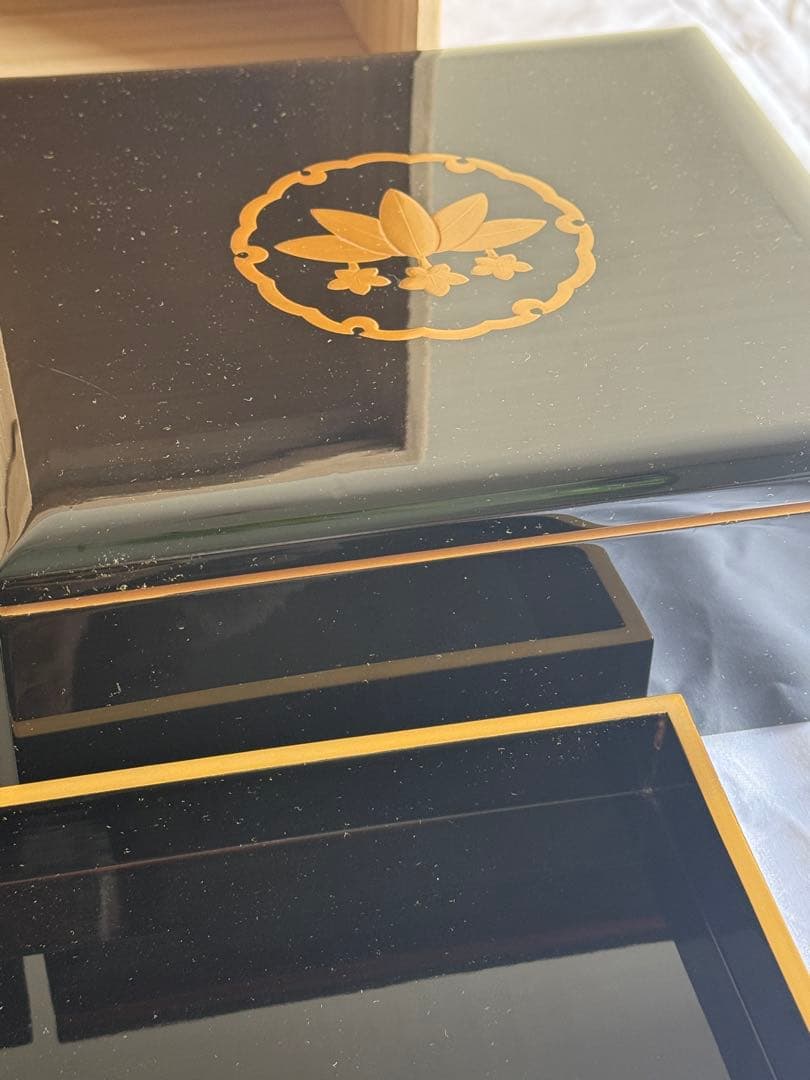 輪島塗の御重（お重箱）紋入、重台付き - メルカリ