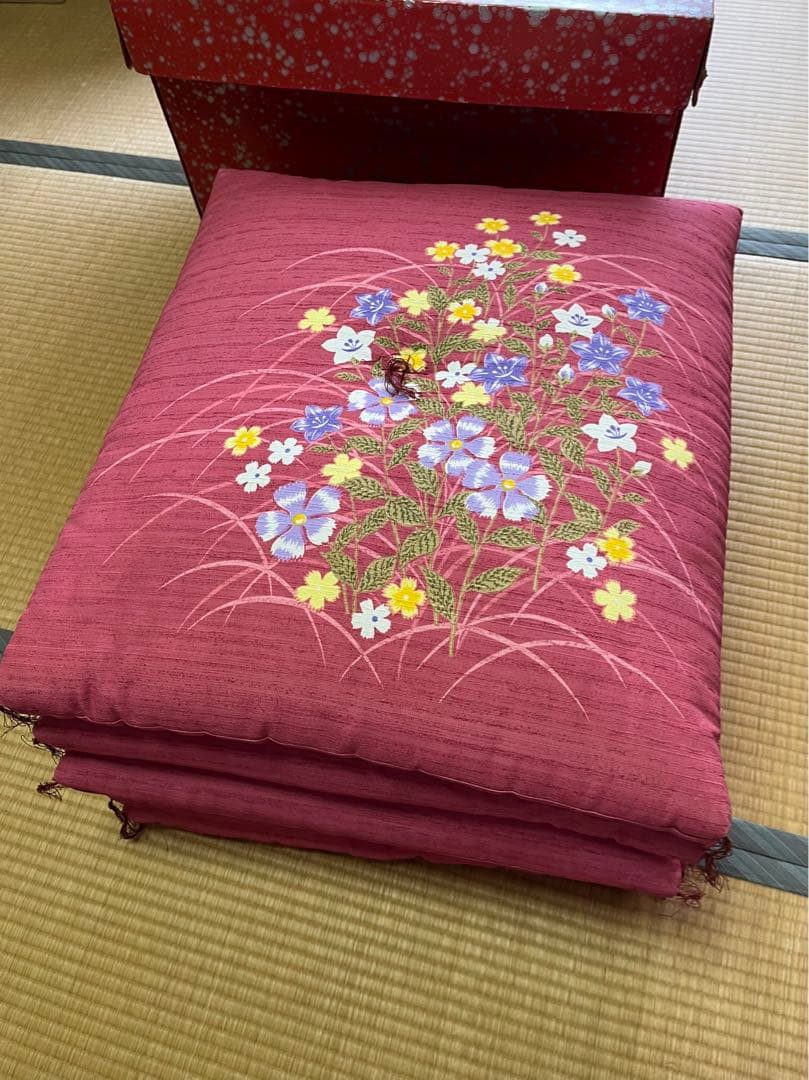 【新品未使用】高級綿入り座布団　５枚組　森英恵　５５センチ