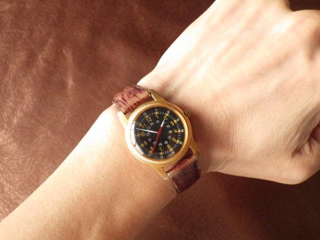 限定値下】貴重【1980年代】アメリカ軍 Type A-D 黒文字盤 腕時計