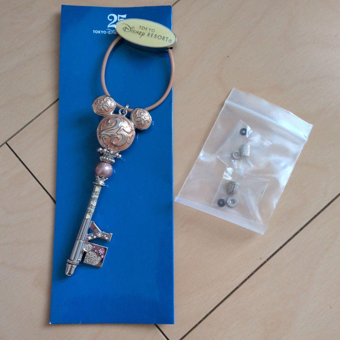 ディズニーランド】25周年 ドリームキー 鍵 キーホルダー - メルカリ