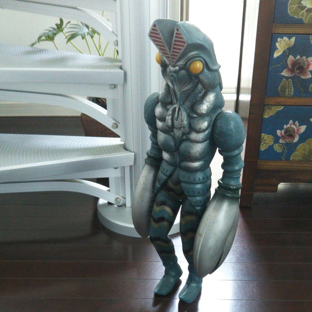 超リアル！販促用バルタン星人ビッグサイズフィギュア Amazon.co.jp: ウルトラマンシリーズ ビッグサイズソフビフィギュア