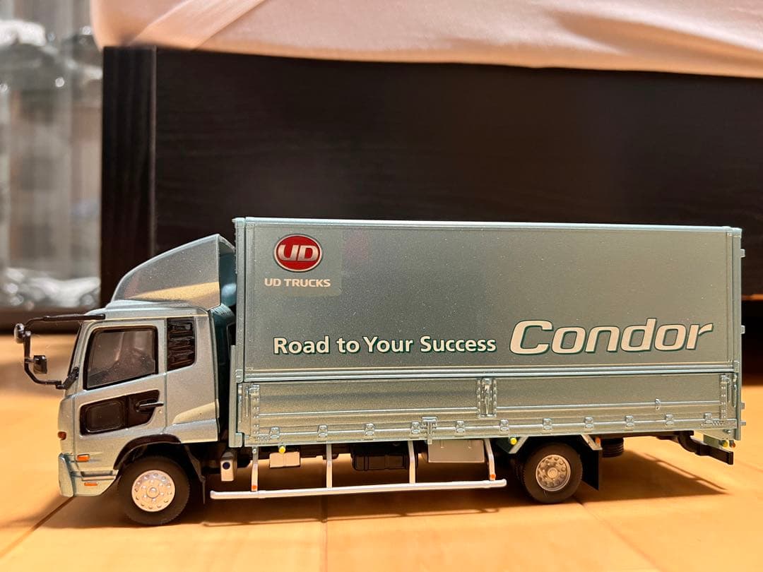 UDトラックス コンドル 1/43ミニカー - メルカリ