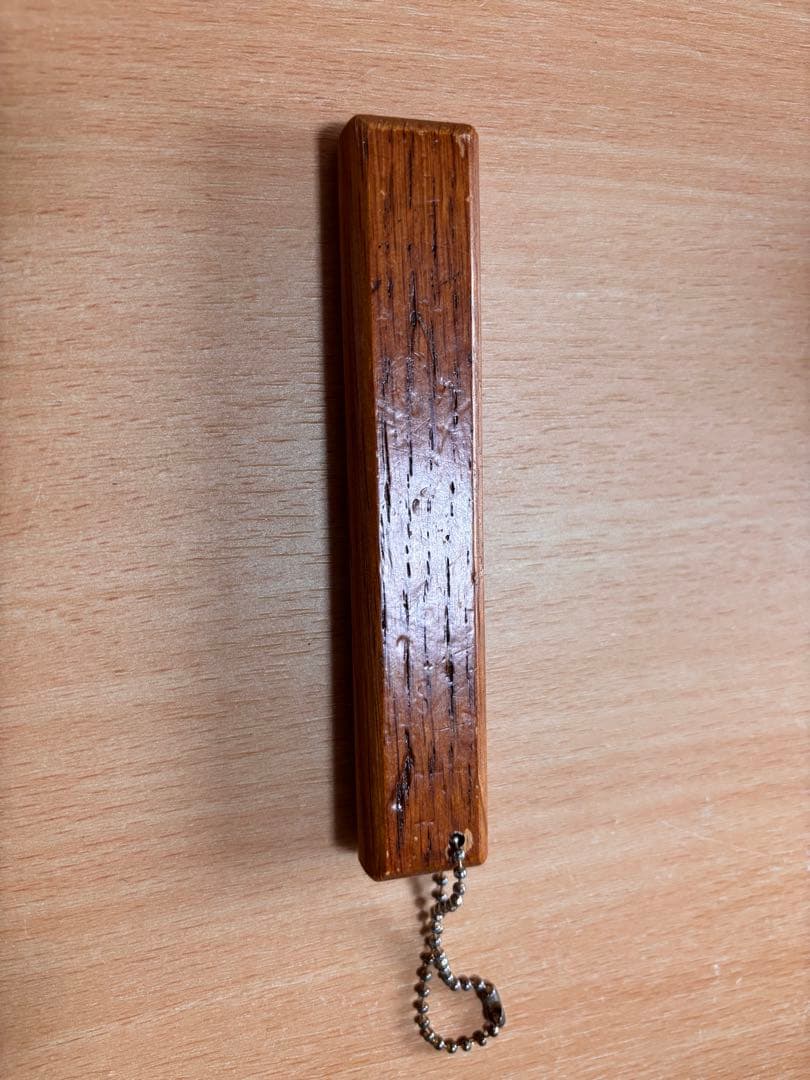 AKB48 劇場 ステージ 床材 キーホルダー 500個限定 シリアル008 - メルカリ