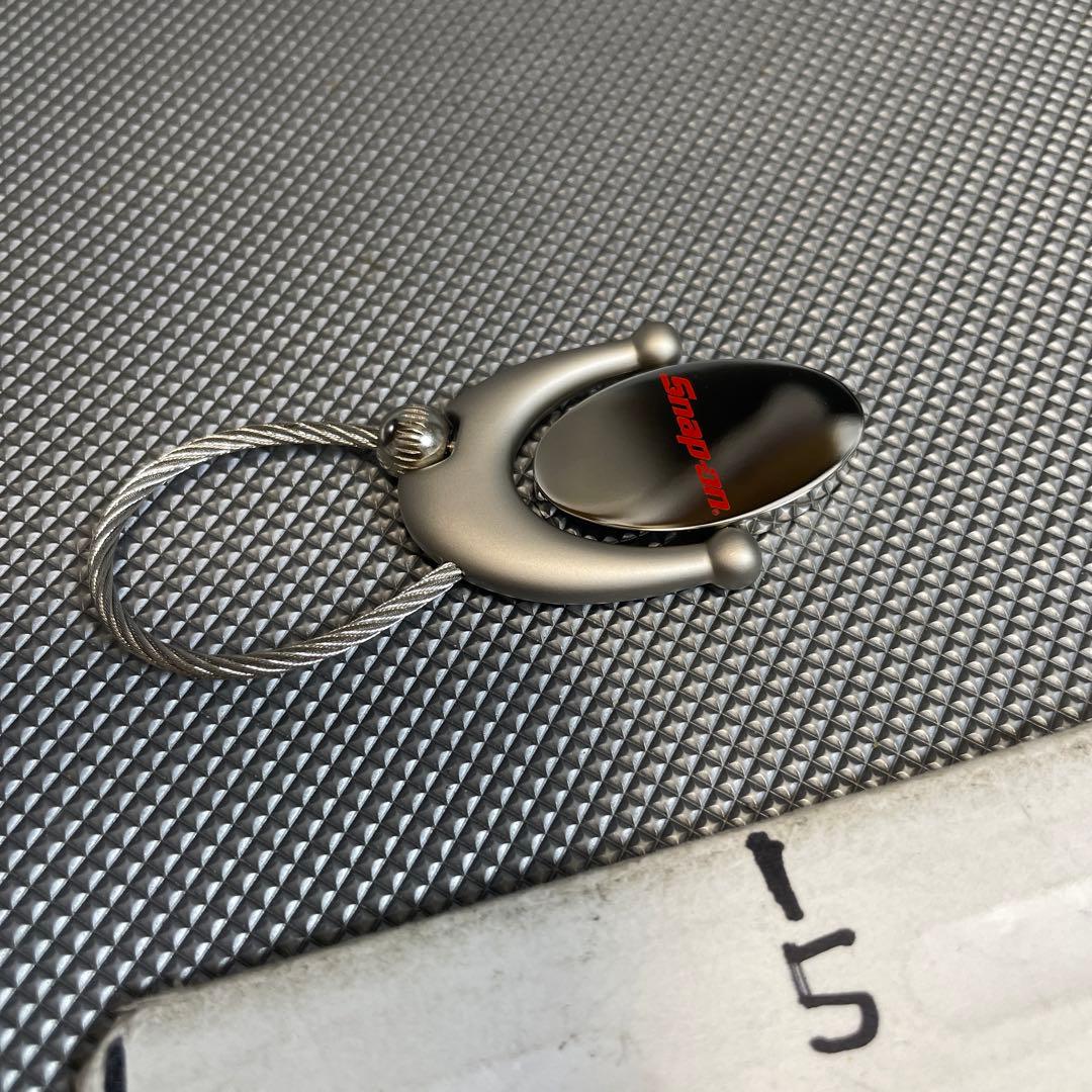 スナップオン キーホルダー2点 バッチ ホテルラスベガスのピンバッチ