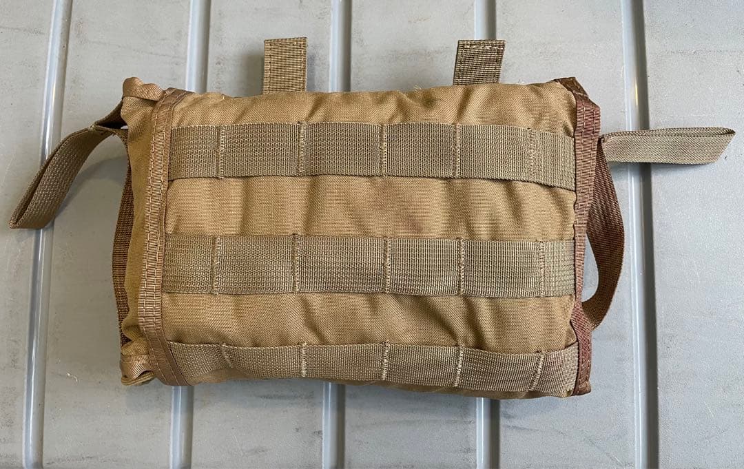 米軍　救急品携行バック　中身付き【期限切れ】 米軍 放出品 ミリタリー ポーチ デッドストック 救急セット FIRST AID