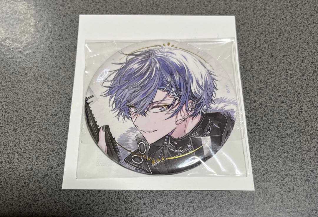 にじさんじ 小柳ロウ 誕生日グッズ2025 箔押し缶バッジ - メルカリ