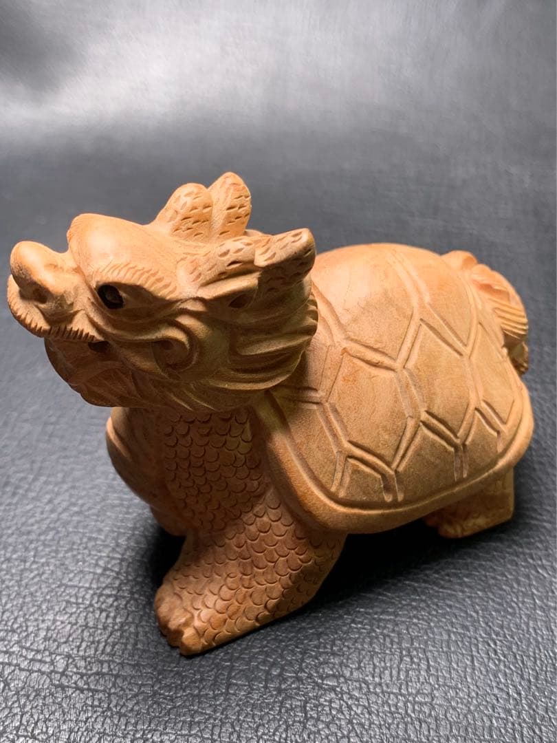 030871 桃の木素材 龍亀 手彫り 約45*75ミリ 高価