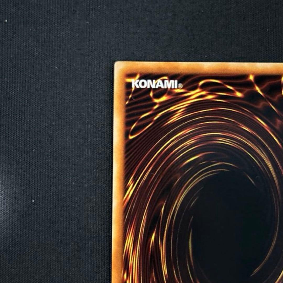 初期 偽造防止ホログラムなし 遊戯王カード ブラックマジシャン