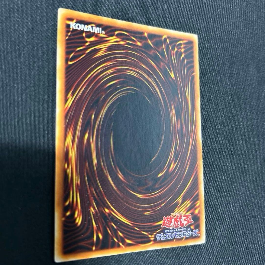 初期 偽造防止ホログラムなし 遊戯王カード ブラックマジシャン