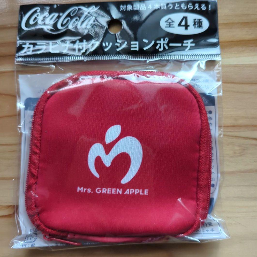 ③【コカ・コーラ】Mrs.GREEN APPLE ミセス カラビナ付きポーチ 赤