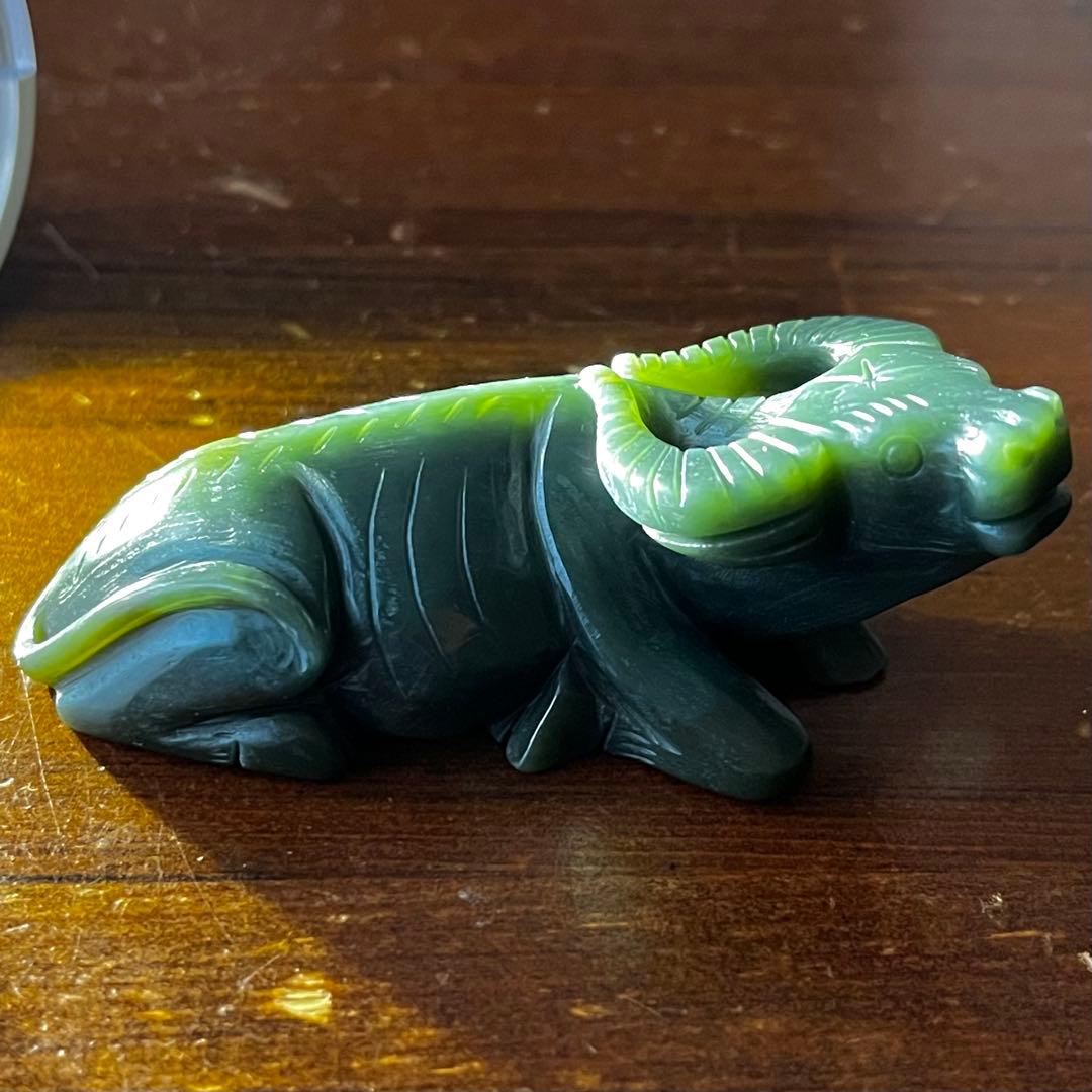 和田玉 緑玉 古翡翠 72.28g 彫刻 牛 ネフライト 軟玉 アンティーク 販売