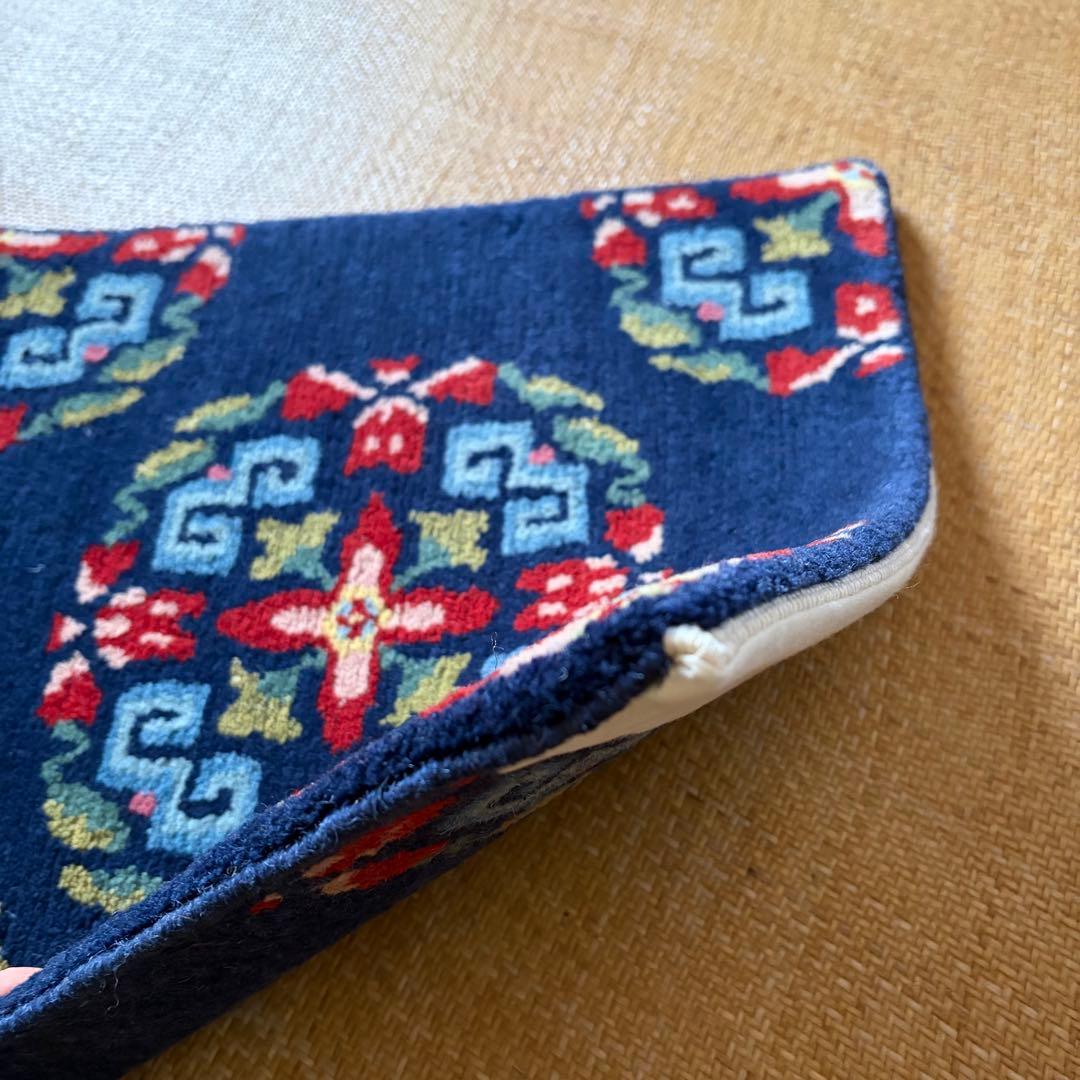 チベタンラグ シートラグ チェアマット 濃紺ベース - メルカリ