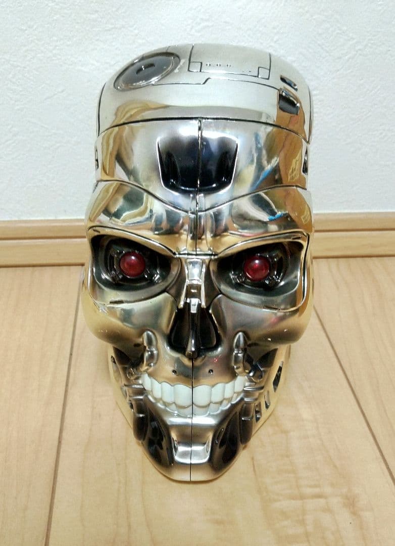 TSUTAYA当選非売品ターミネーター超金庫