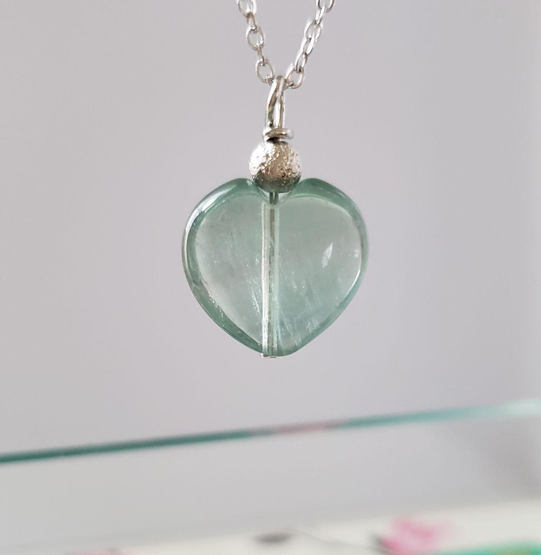 売却済み 401 フローライト 香水瓶みたいなネックレス サージカル