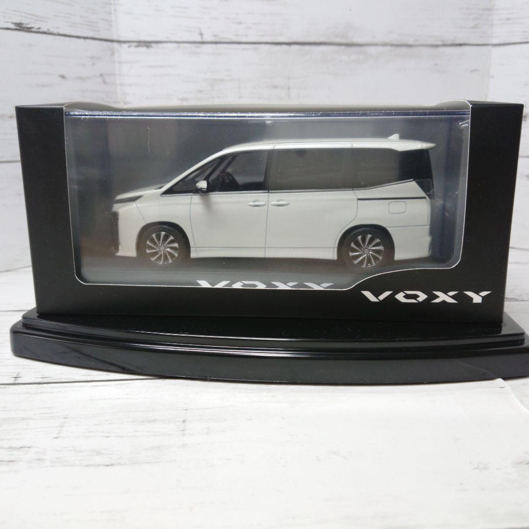 非売品 トヨタ ヴォクシー 90系 カラーサンプル ミニカー ホワイト