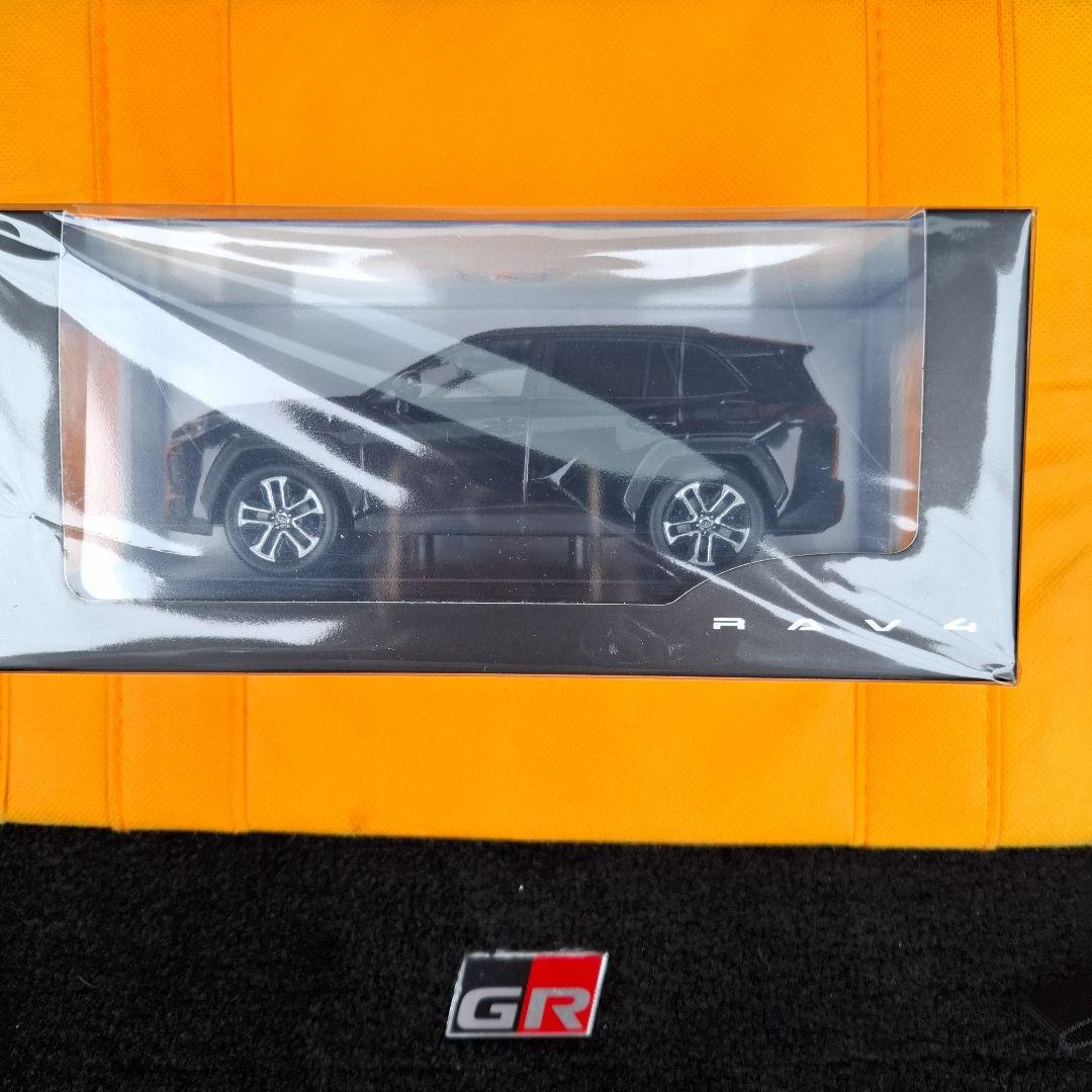 トヨタ新型 RAV4 1/30ミニカー Zハイブリッド カラー・ブラック Amazon | 1/30 トヨタ 新型RAV4 ラブ4 アドベンチャー カラーサンプル