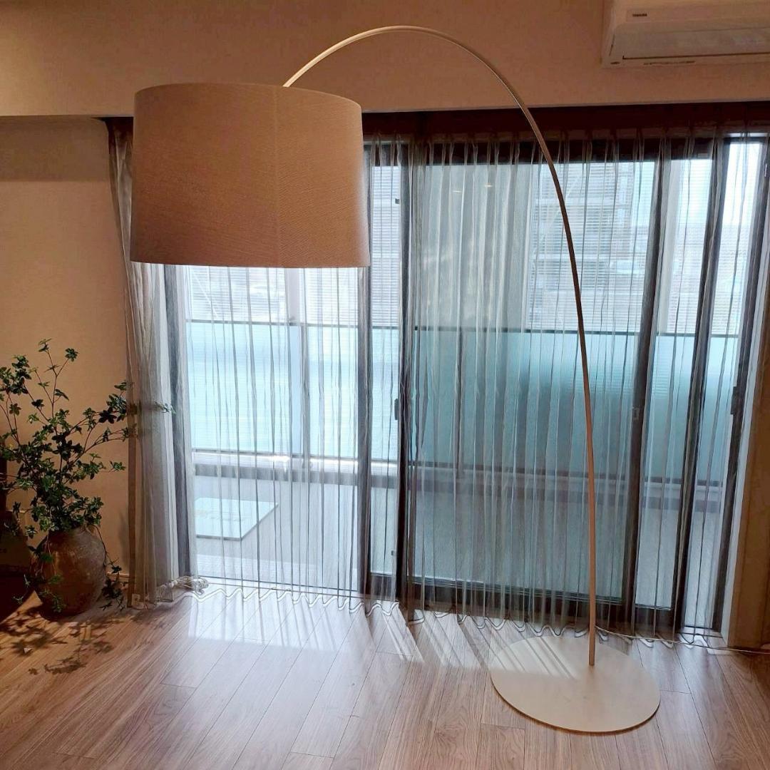 フォスカリーニ Twiggy フロアランプ 24年製 モデルルーム展示品