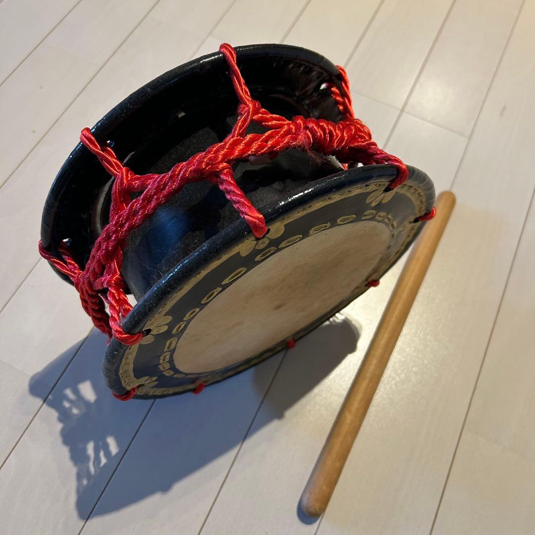 小太鼓 黒・金・赤 バチ付き　エイサー　和太鼓 楽天市場】大太鼓(特小) 赤牛皮 直径18cm×高さ21cm エイサー用 バチ1本