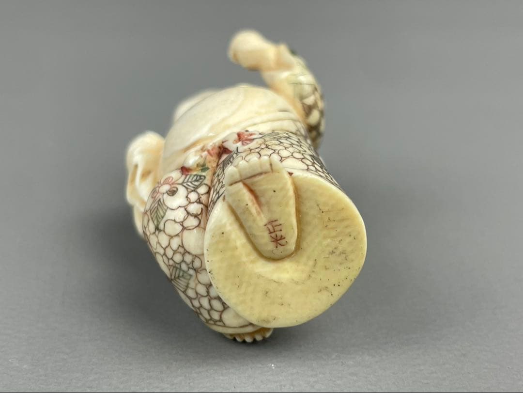 時代根付 極上細密彫り白材 マンモス牙製 作家物 天然素材 在銘