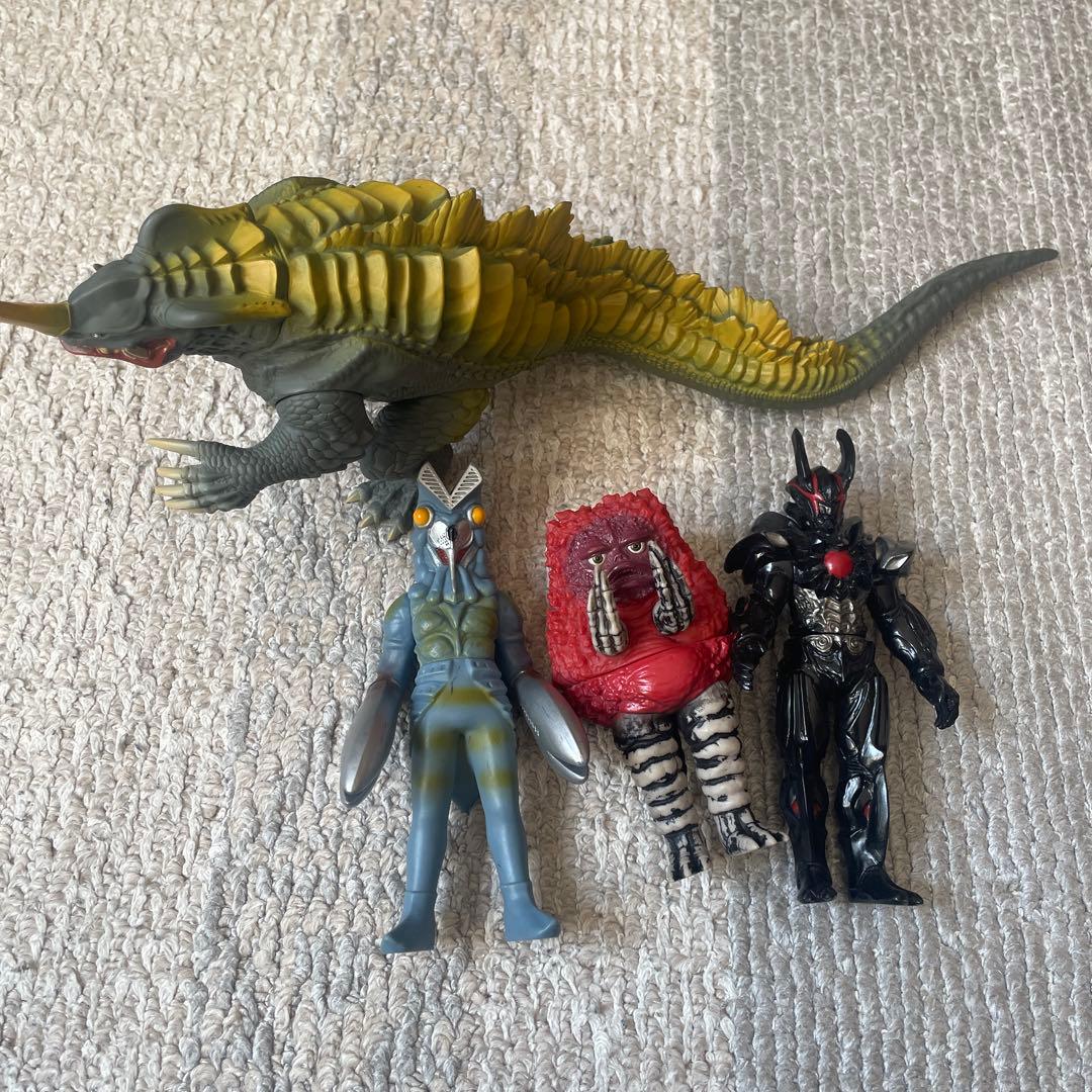 ウルトラマン 怪獣ソフビ18点セット - メルカリ