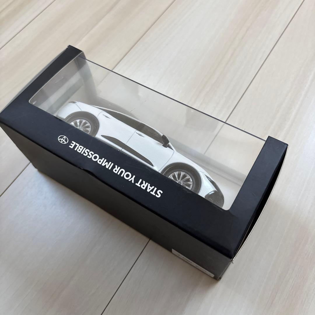 トヨタ クラウン クロスオーバー 非売品 模型 1/30 店頭展示用 - メルカリ