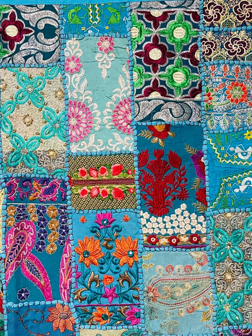 インド ビンテージ サリー パッチワーク タペストリー 刺繍 壁掛け 古布 刺繍パッチワーク タペストリー 敷物 No.5 - インドの布とキルト