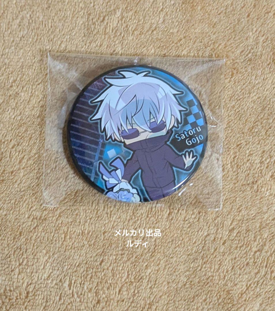 呪術廻戦 ぴた！でふぉめ オープニング　缶バッジ　五条悟 ぴた!でふぉめ 呪術廻戦 あの日の思い出缶バッジ｜商品情報｜タカラ