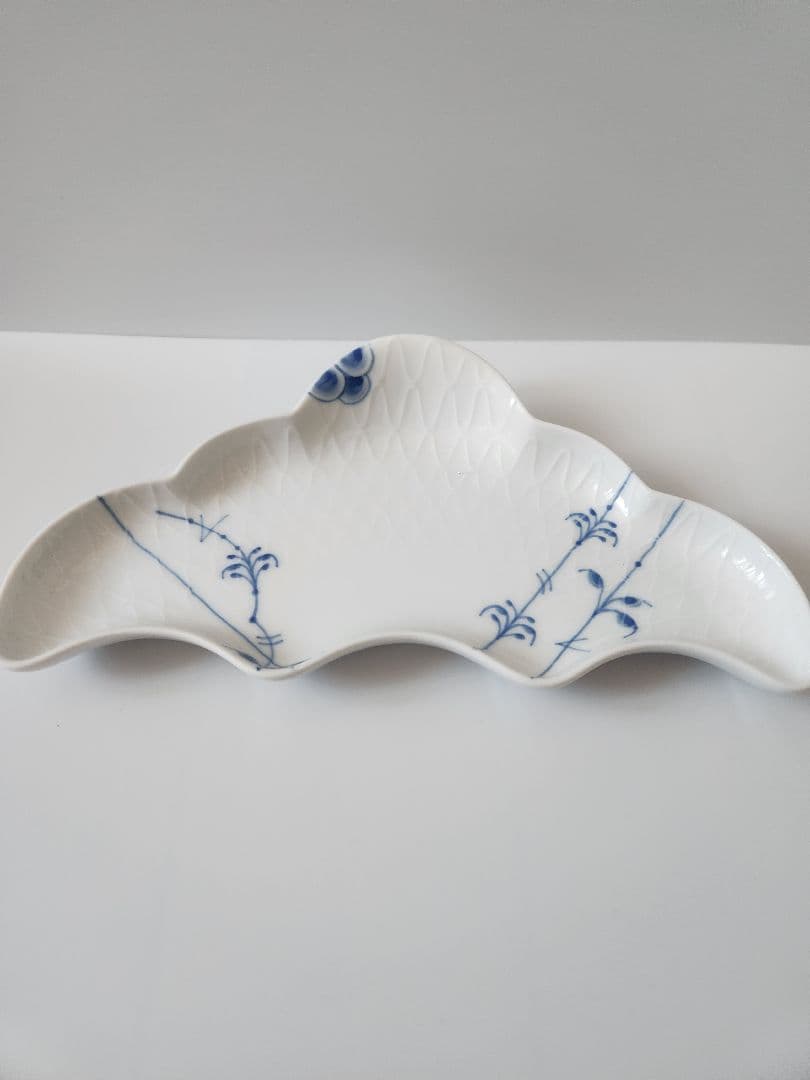 ロイヤルコペンハーゲン ブルーパルメッテ クレセントディッシュ