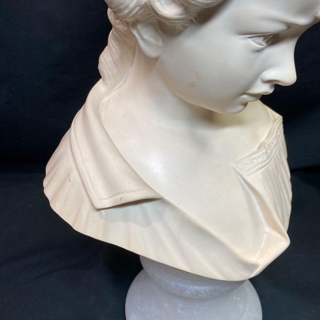 《ジュゼッペ・ペッシ》少女の胸像　白い陶器製　イタリア製