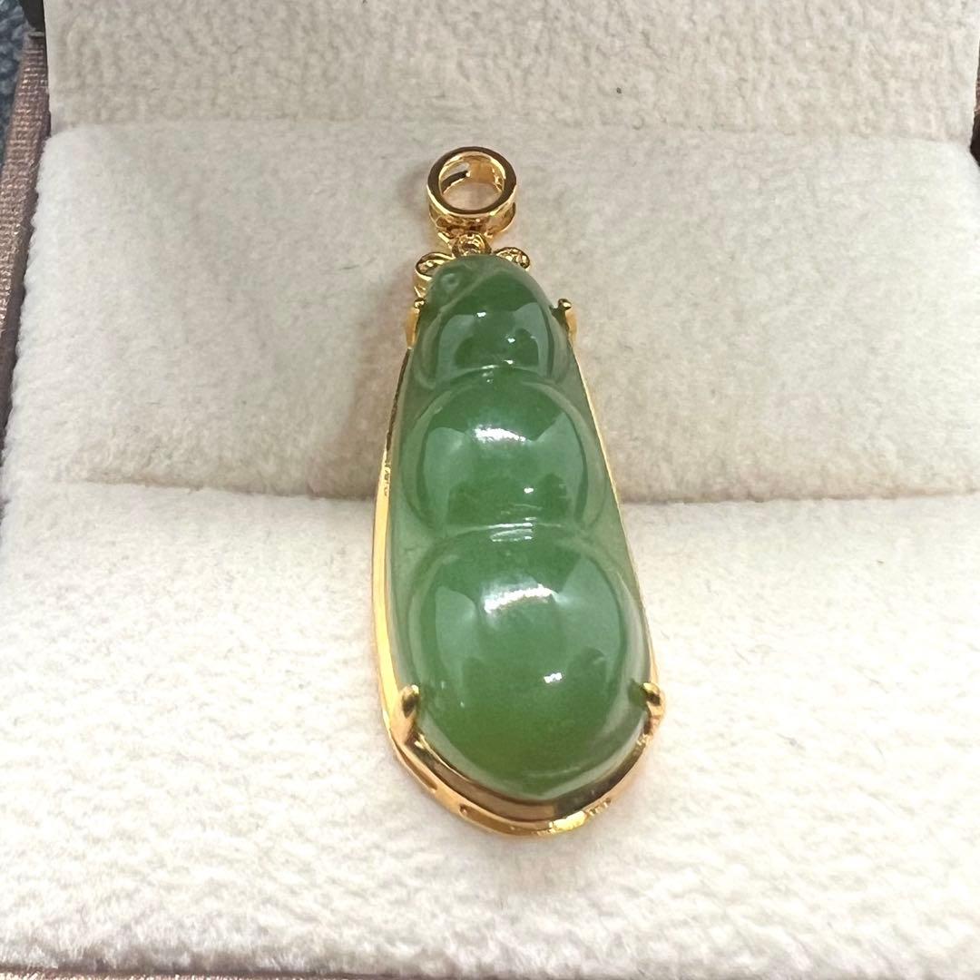 18k使用和田玉翡翠グリーン枝豆型のペンダントトップ　海外鑑定書付きAB1093 18k使用和田玉翡翠グリーン枝豆型のペンダントトップ 海外鑑定書付き