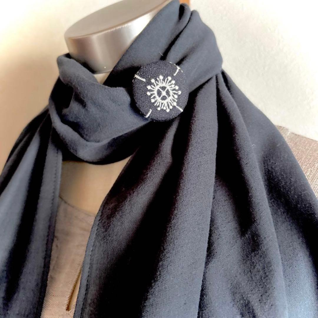 ミナペルホネンハンドメイドanemoneブローチと柔らかガーゼストール