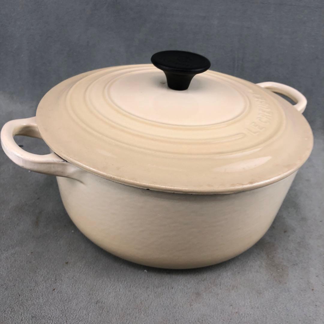 新品未使用】ル・クルーゼココットロンド20センチデューンアーモンド