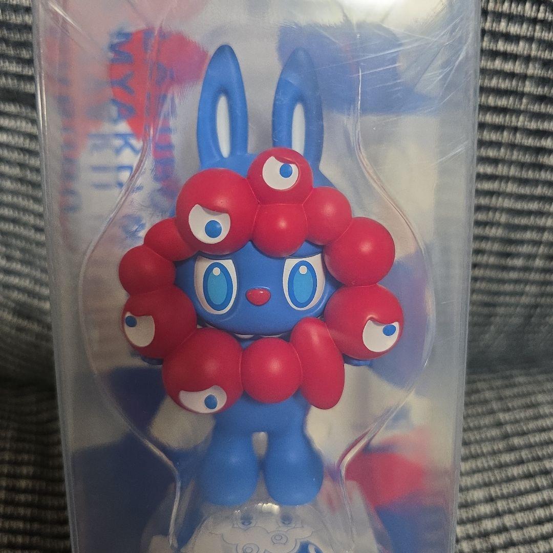 LABUBU MYAKU-MYAKUストラップ付フィギュア ラブブ ミャクミャク