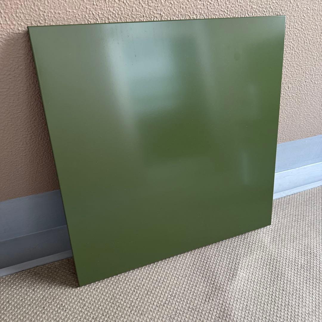 USM ハラー オリーブグリーン 50cm x 50cm ユニット ④ オリーブグリーンをまとった「USMハラー」が数量限定で登場