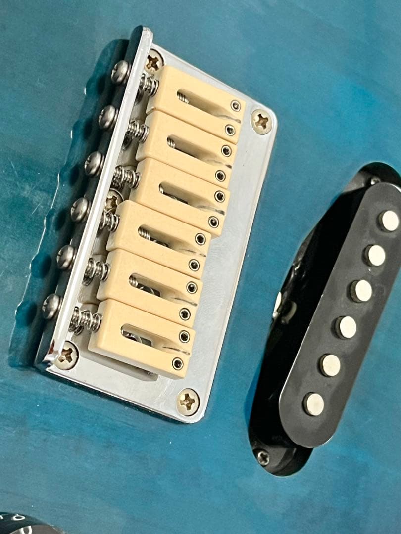 PIERROT潤シグネイチャーモデル改造のカスタムギター【中古美品