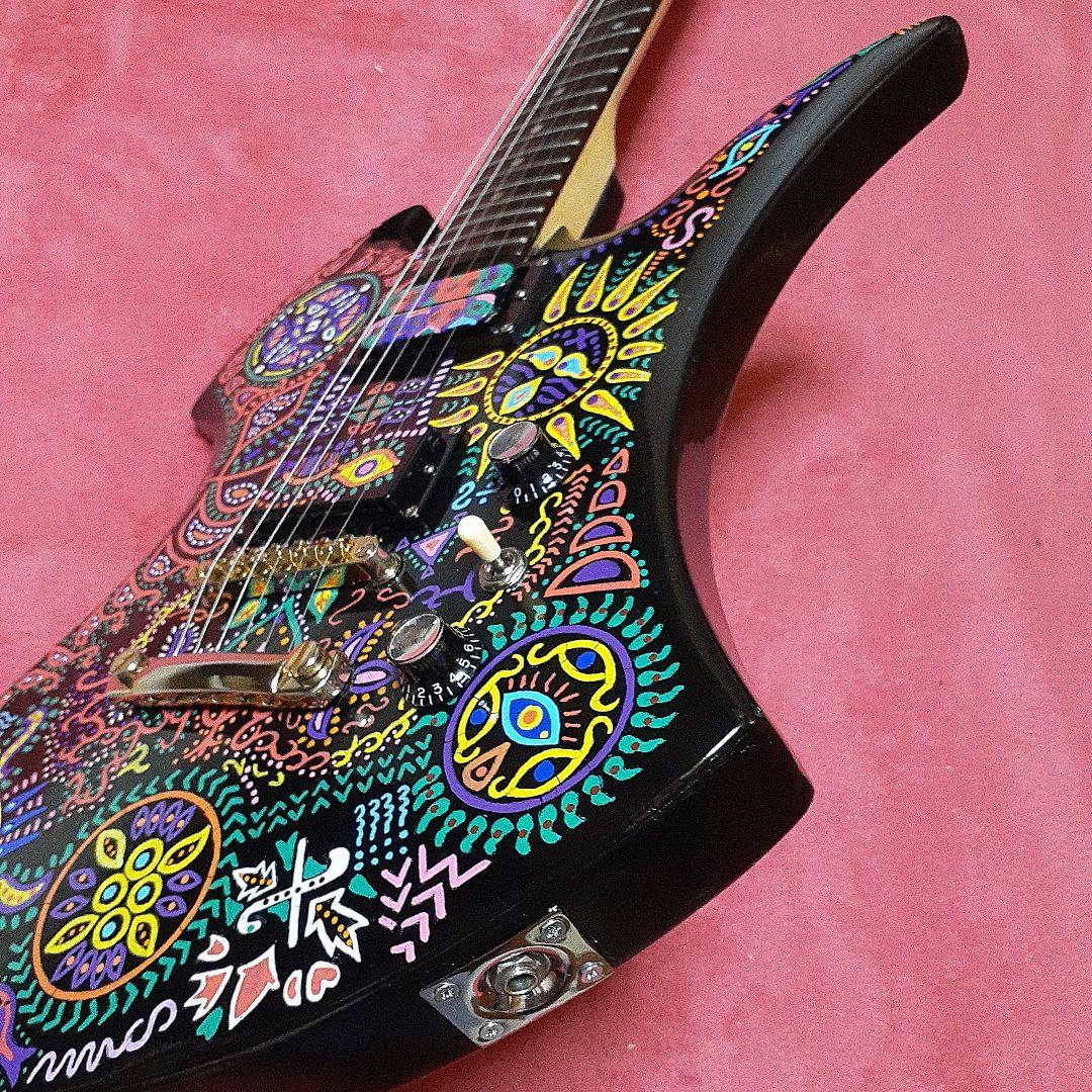 良品》サイケペイント・hideモデル。モッキンバードエレキギター