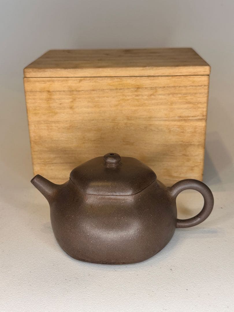 中国 宜興 紫砂 茶壺 紫泥 六角壺 底部刻款あり 共箱傷有り 骨董品 煎茶道具 Yahoo!オークション -「中国宜興 急須」の落札相場・落札価格