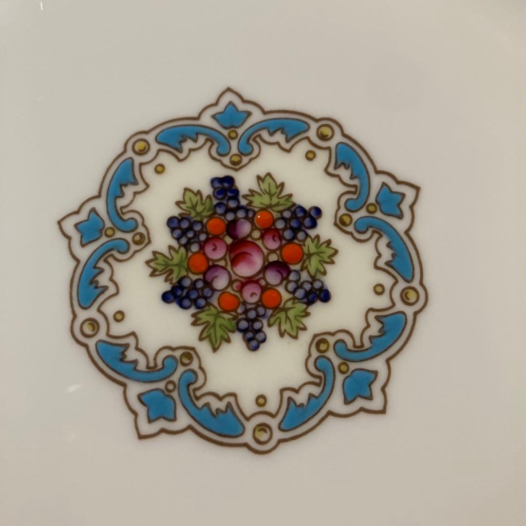 WEDGWOODフロレンティーンクーププレート23cm 2枚綺麗な方 - メルカリ