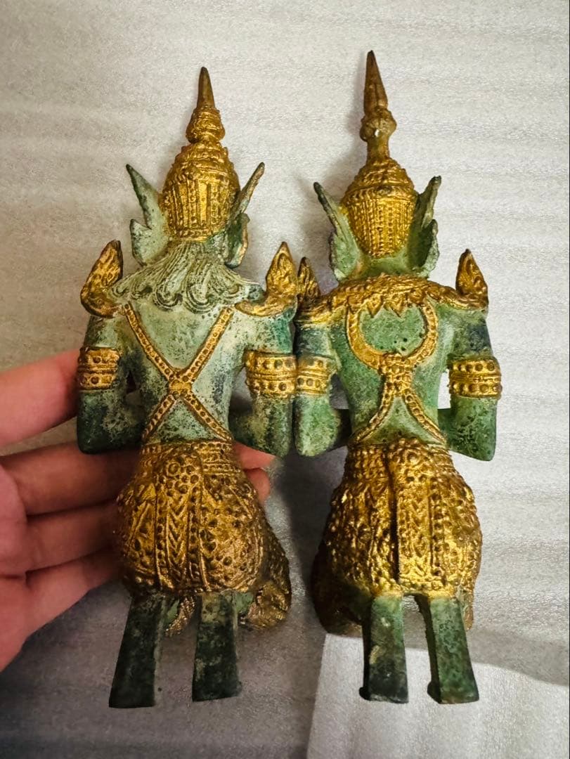 青銅色と金色のアジアの立像 - メルカリ