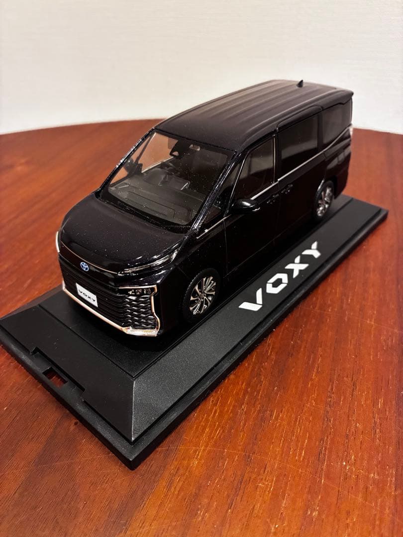 非売品⭐︎TOYOTAヴォクシー　ミニカー Amazon | 1/30 ミニカー ヴォクシー ハイブリッド 80系 VOXY カラー