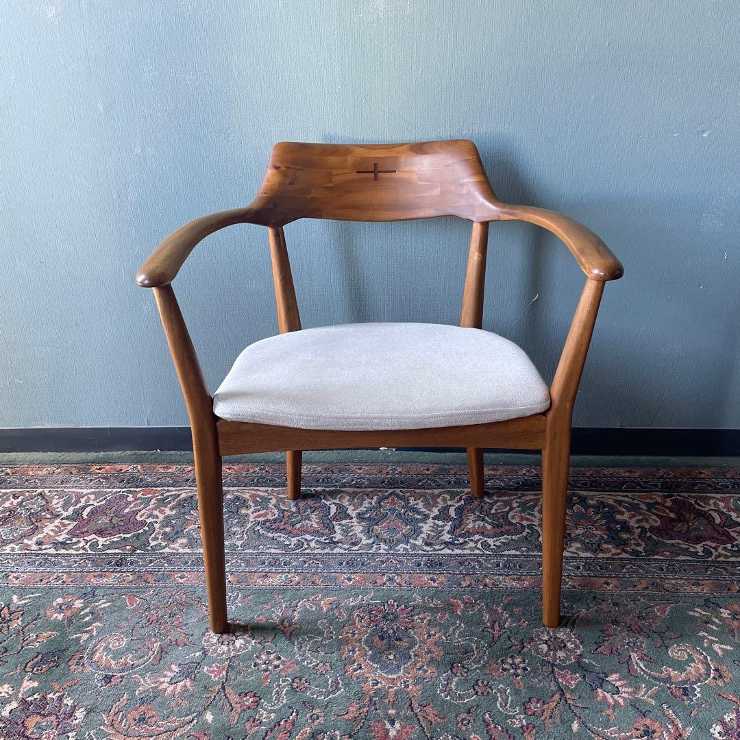 ①EDDA エッダ　ダイニングアームチェア　朝日木工加工　無垢材　1脚 ①EDDA エッダ ダイニングアームチェア 朝日木工加工 無垢材 1脚