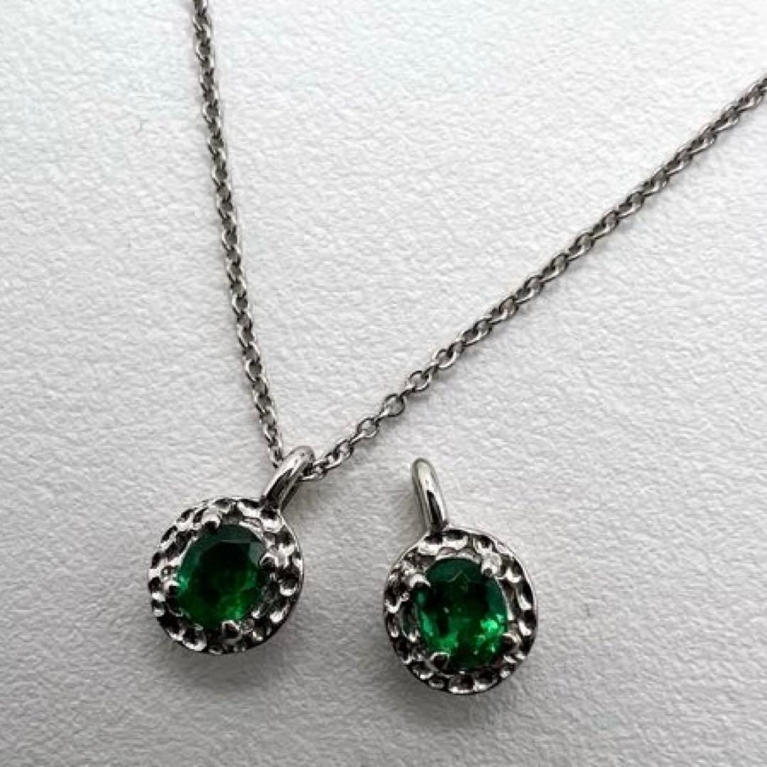 プラチナpt900ペンダントトップ　エメラルド　0.16ct 0.96 g