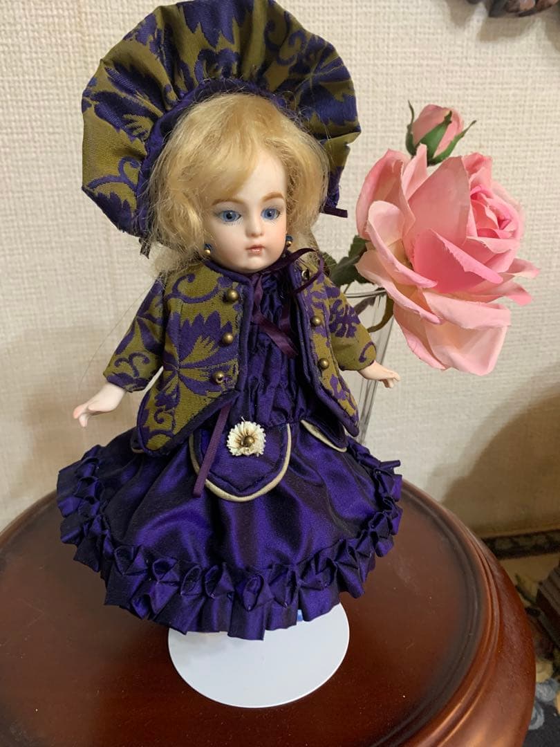 紫色のプチドール　“ブリュ” レプリカドール